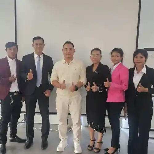 Co founder ម៉ាលី & ចាន់ មុន្នី