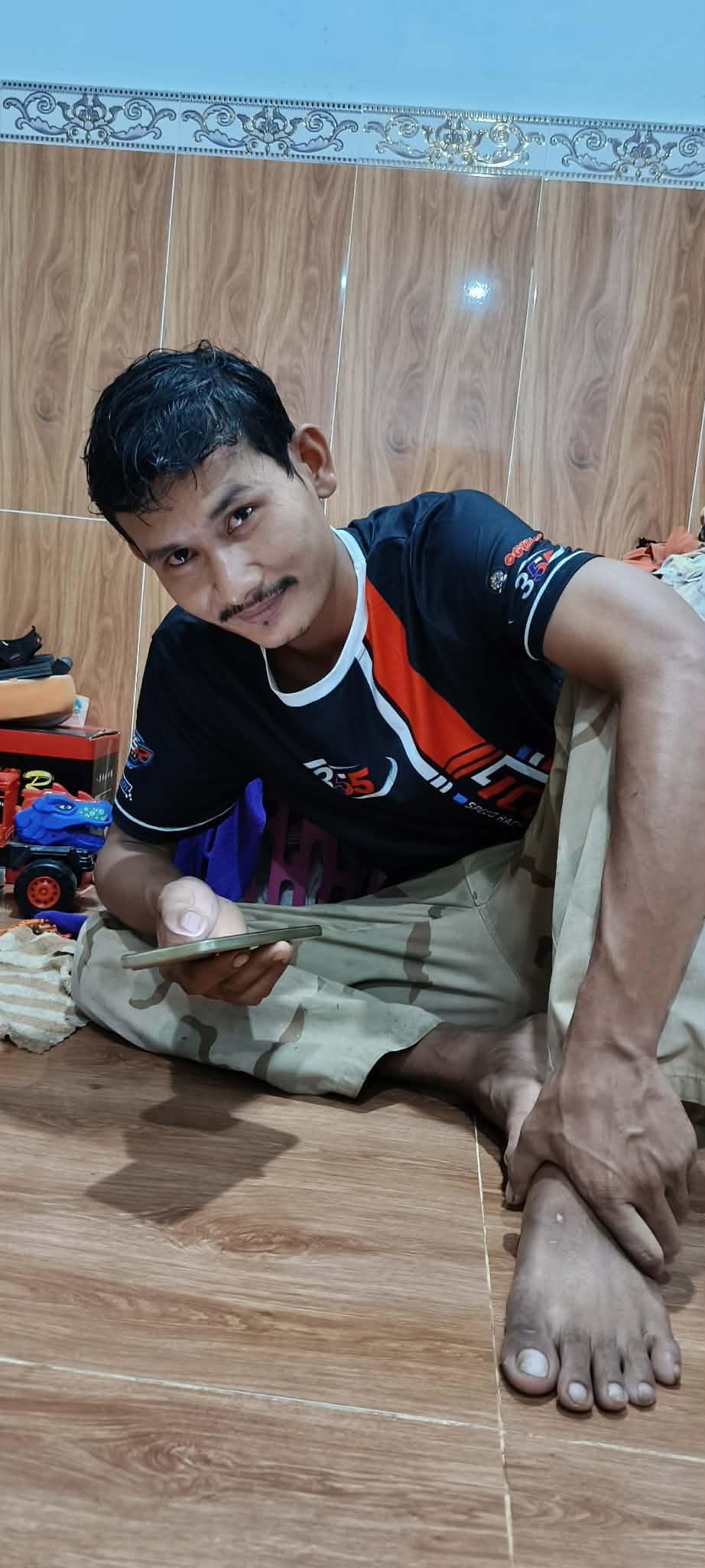 ជូ លី