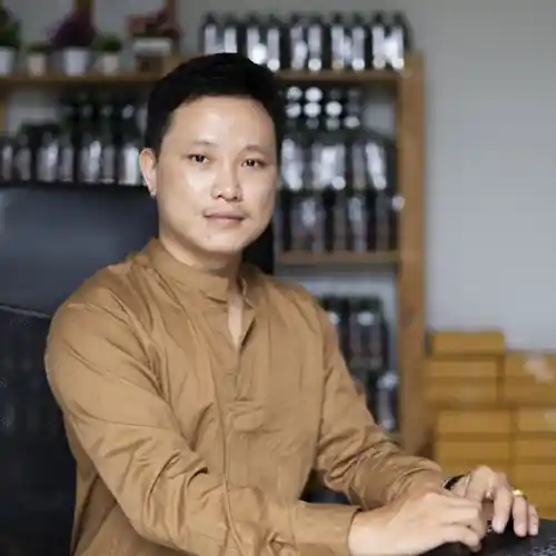 CHHINLONG KHIN