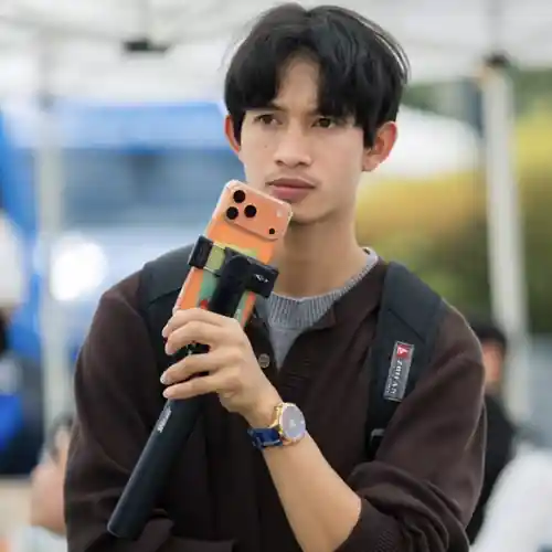 ផុសដោយសេរី