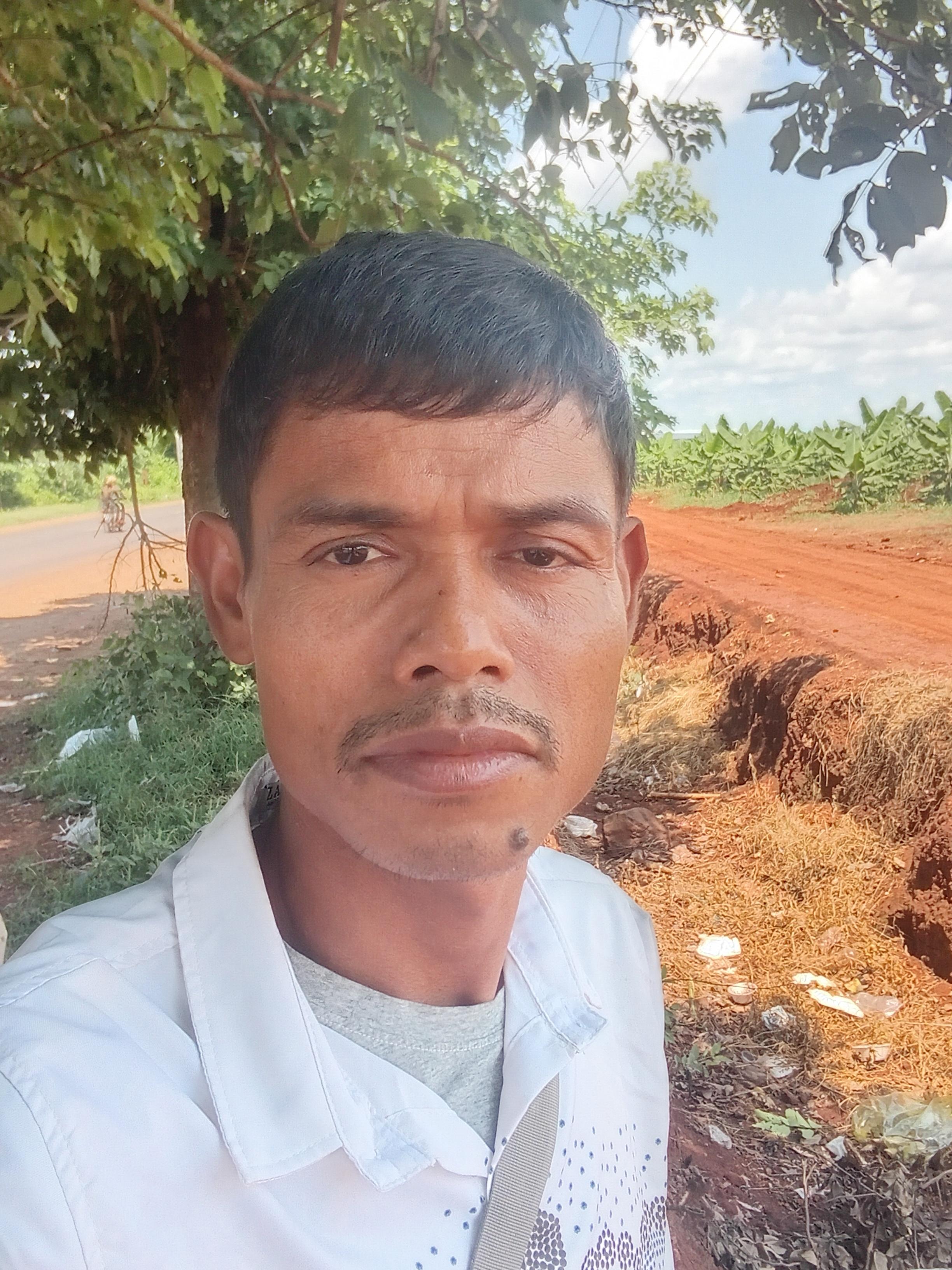 Hay  Ngoeun 